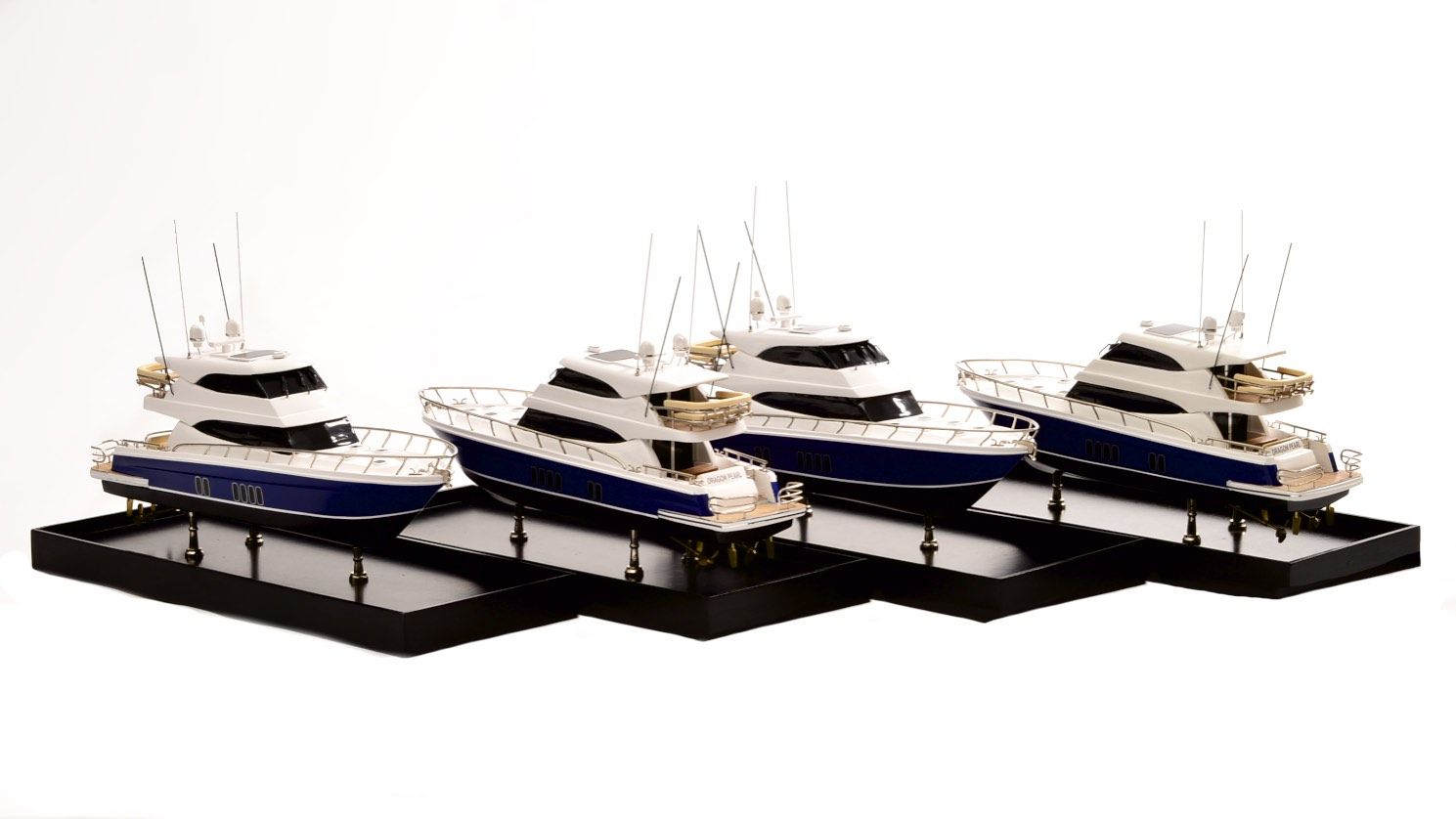 2189-12922-Maritimo-70-Model-Yacht