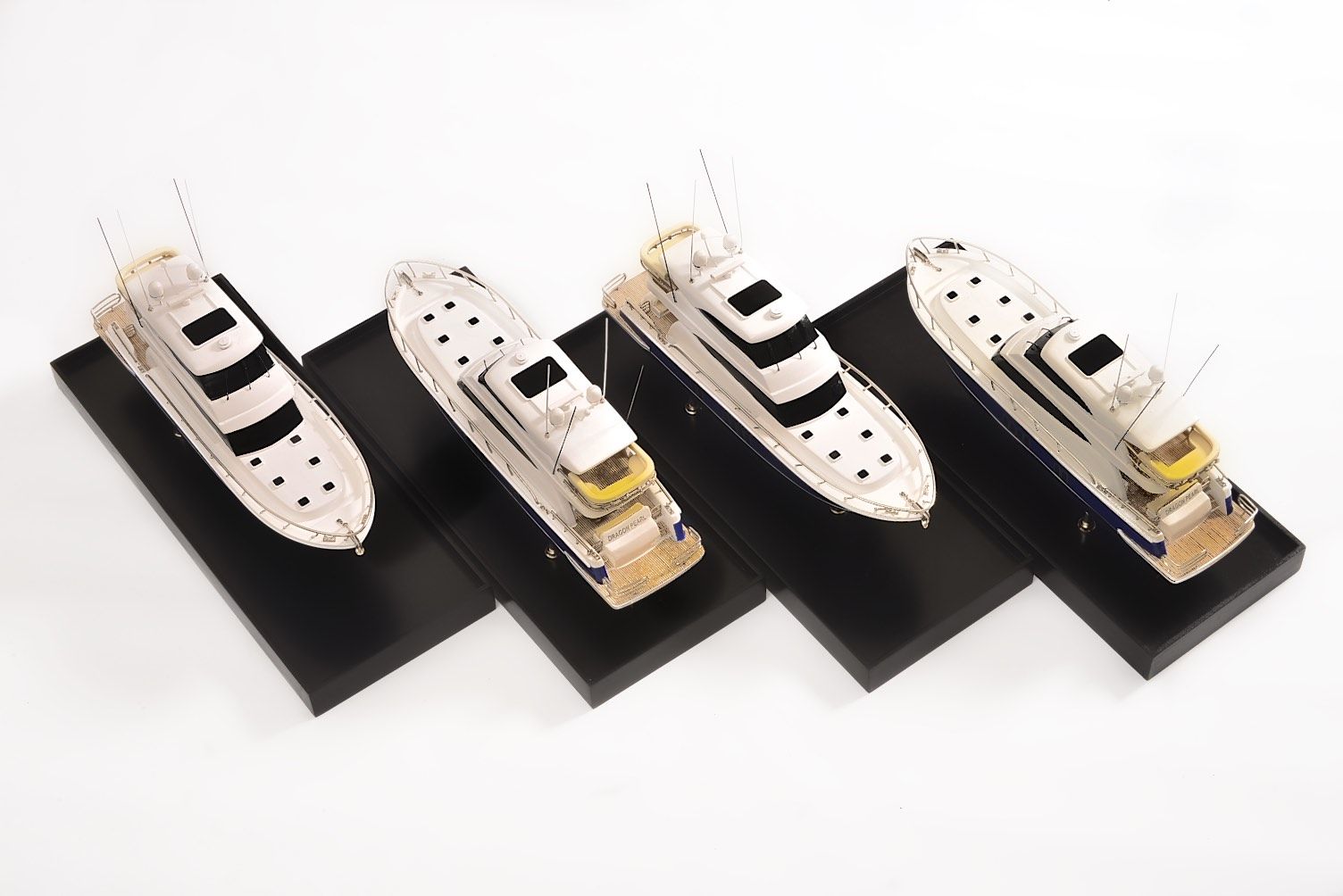 2189-12925-Maritimo-70-Model-Yacht