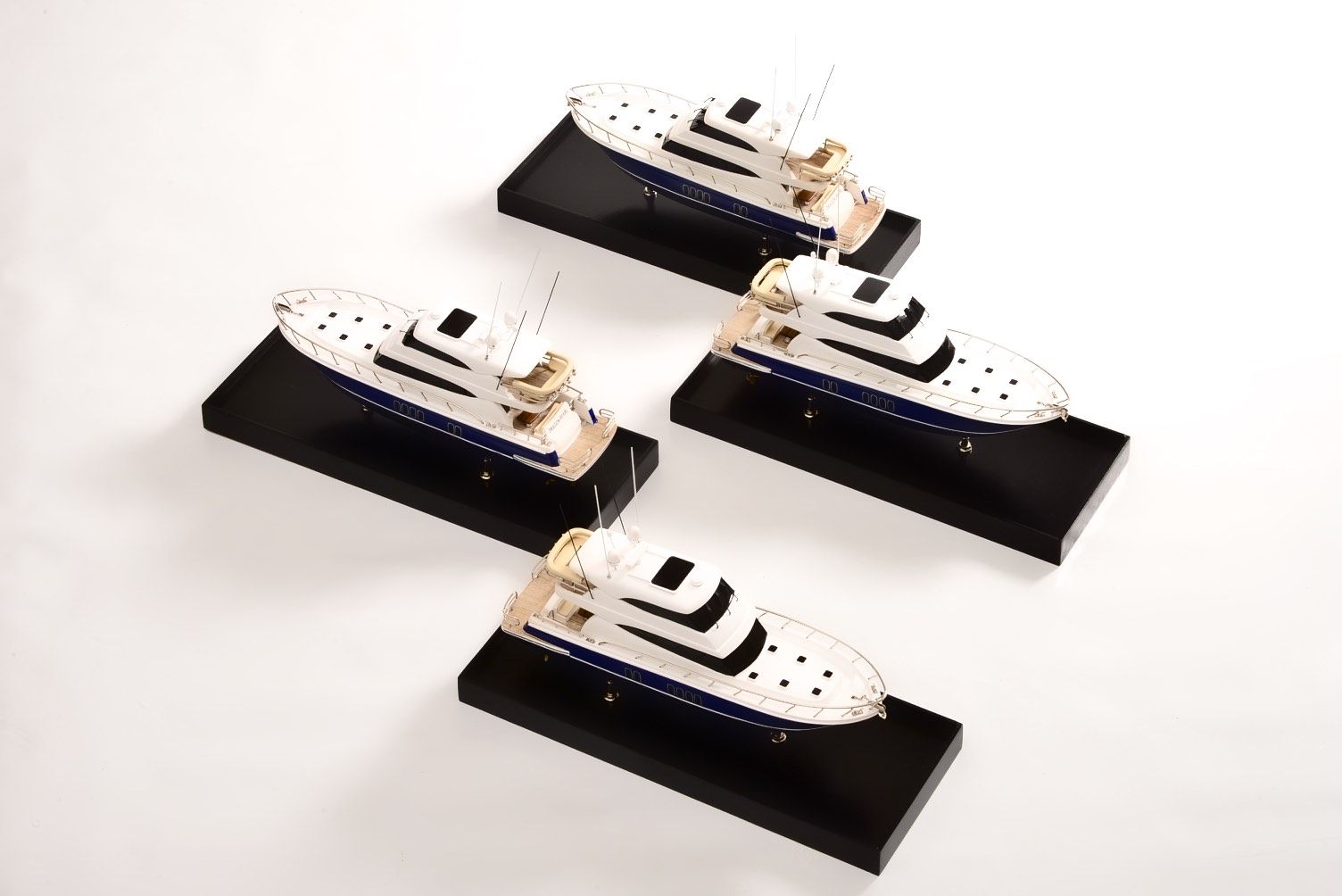 2189-12927-Maritimo-70-Model-Yacht