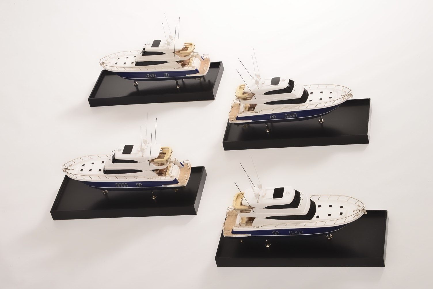 2189-12928-Maritimo-70-Model-Yacht