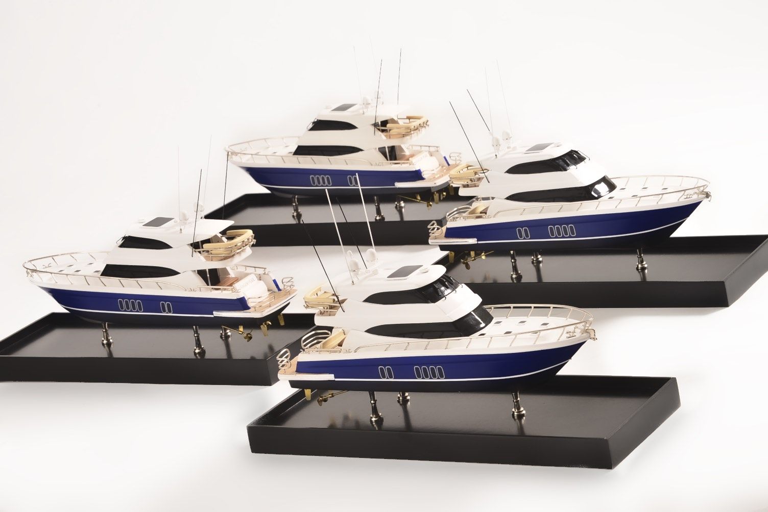 2189-12929-Maritimo-70-Model-Yacht