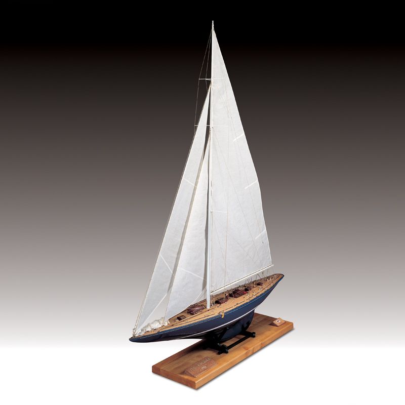 Endeavour Yacht Model Boat Kit - Amati