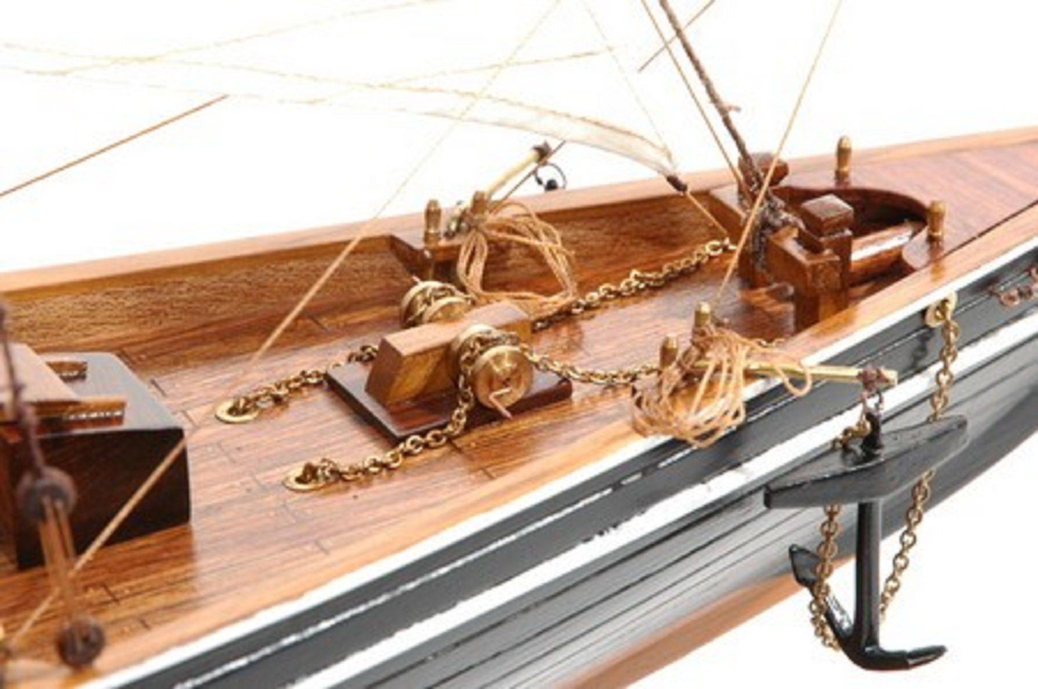 471-6969-Blue-Nose-II-Model-Yacht-Premier-Range