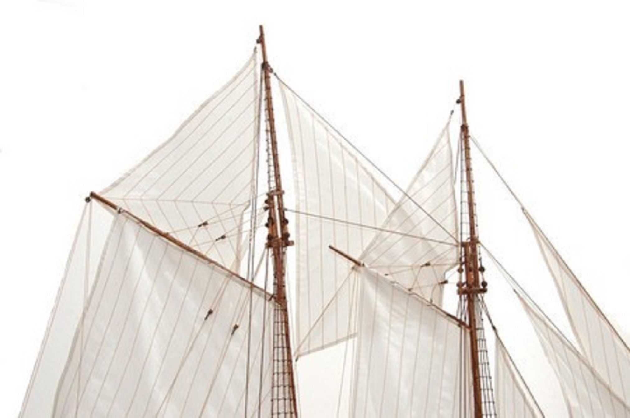 471-6972-Blue-Nose-II-Model-Yacht-Premier-Range