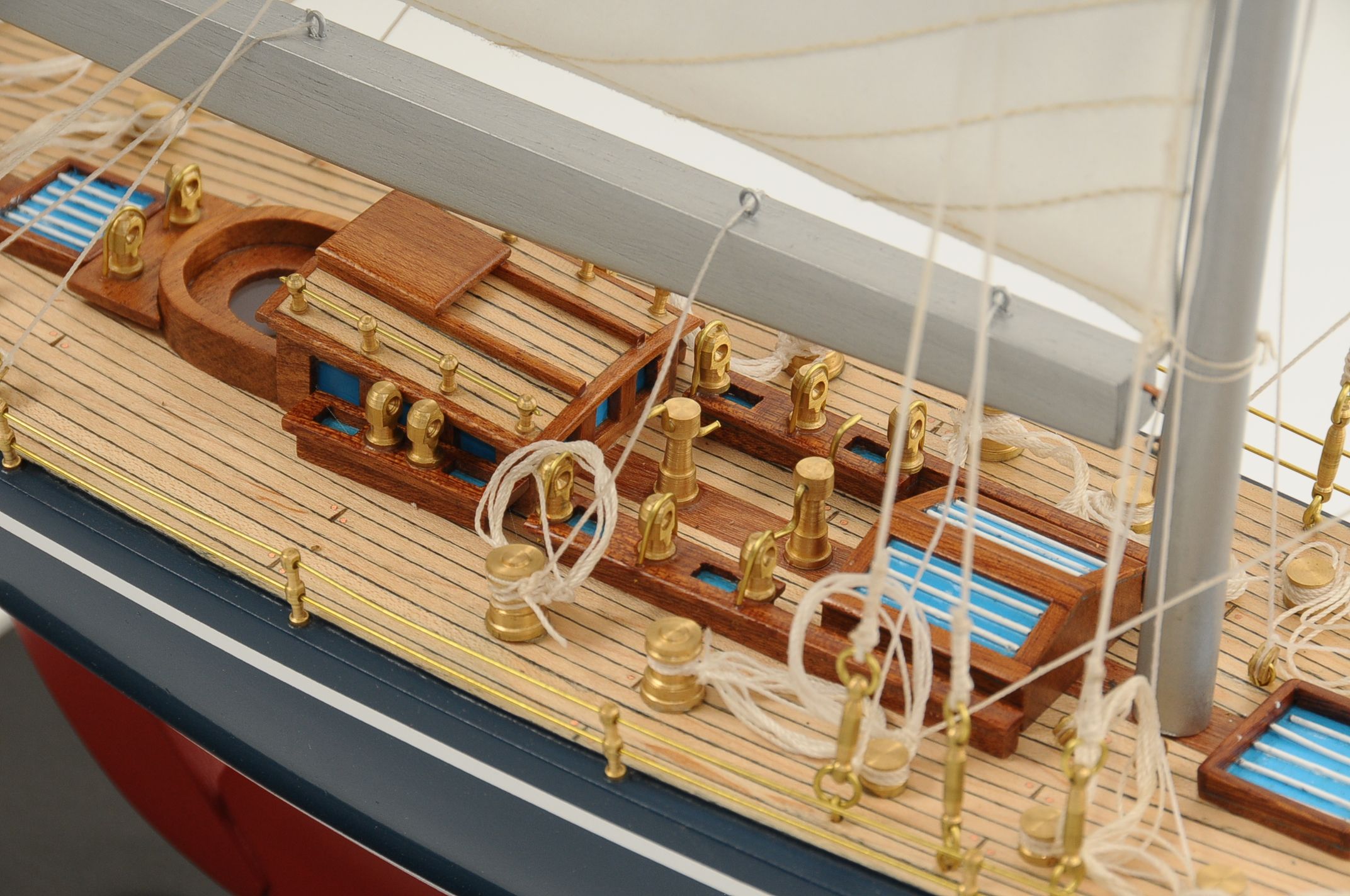 472-8249-Endeavour-Model-Yacht-Superior-Range