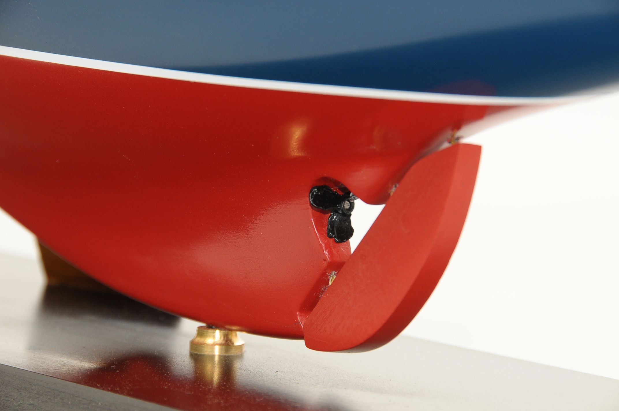 472-8254-Endeavour-Model-Yacht-Superior-Range