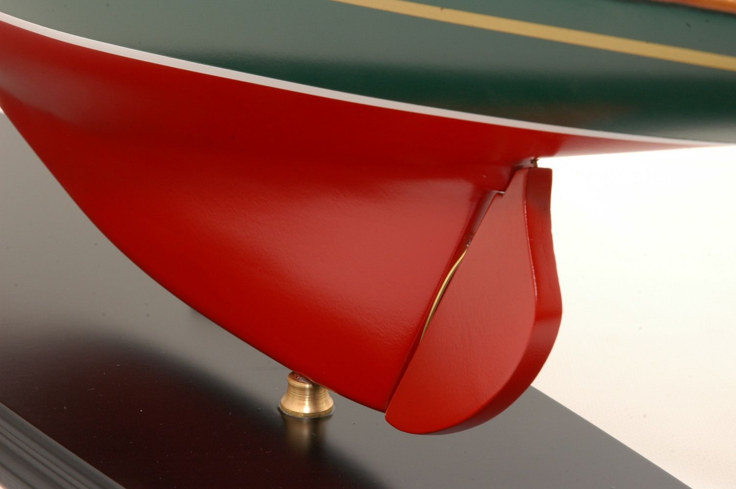 547-8393-Shamrock-Model-Yacht-Superior-Range
