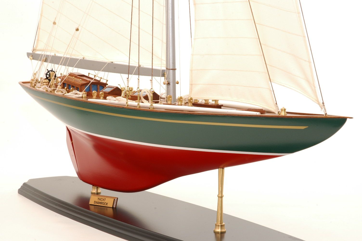 547-8394-Shamrock-Model-Yacht-Superior-Range