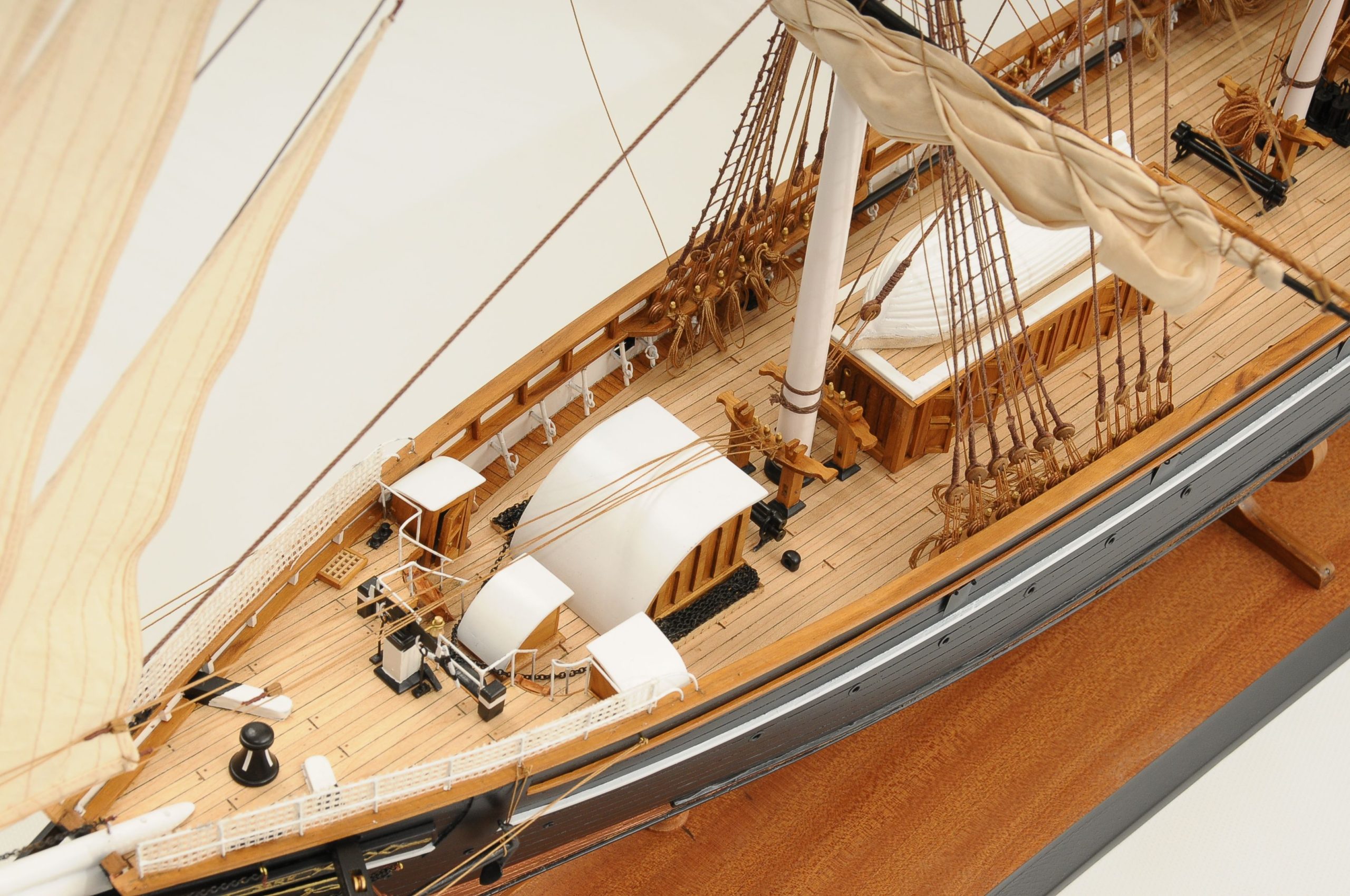 553-8668-Cutty-Sark-model-ship-Premier-Range-scaled-1