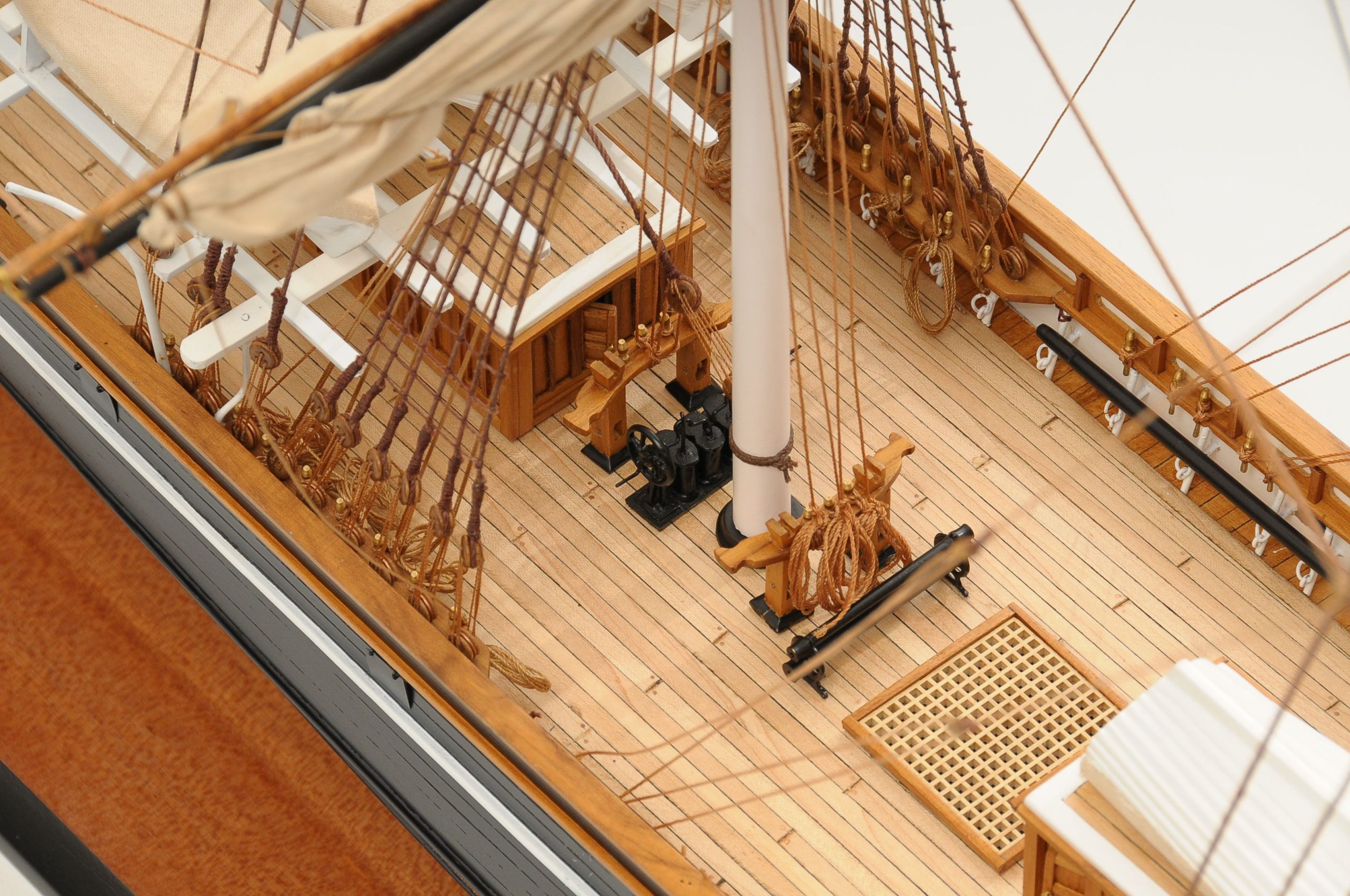 553-8669-Cutty-Sark-model-ship-Premier-Range-scaled-1