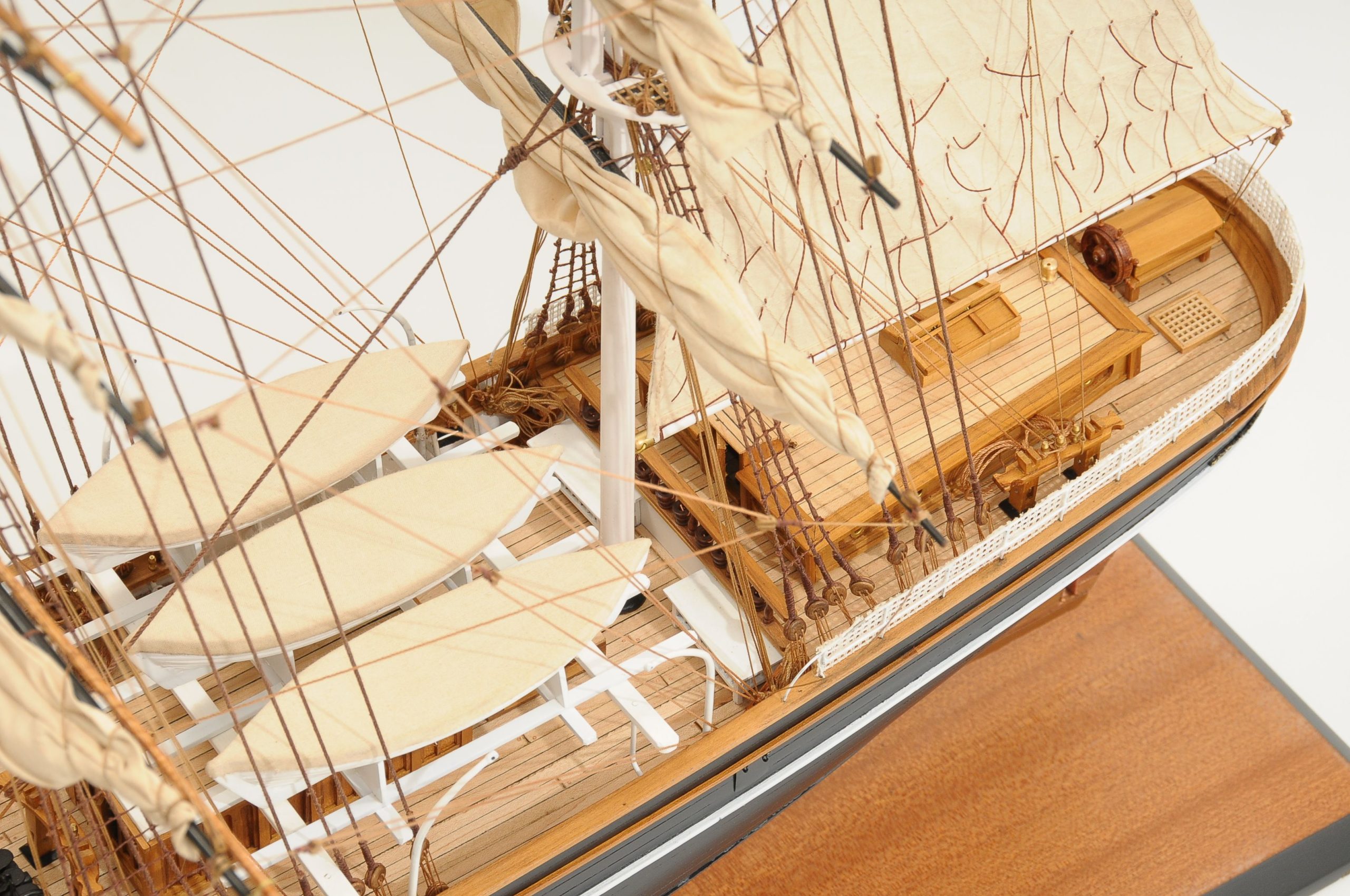 553-8683-Cutty-Sark-model-ship-Premier-Range-scaled-1