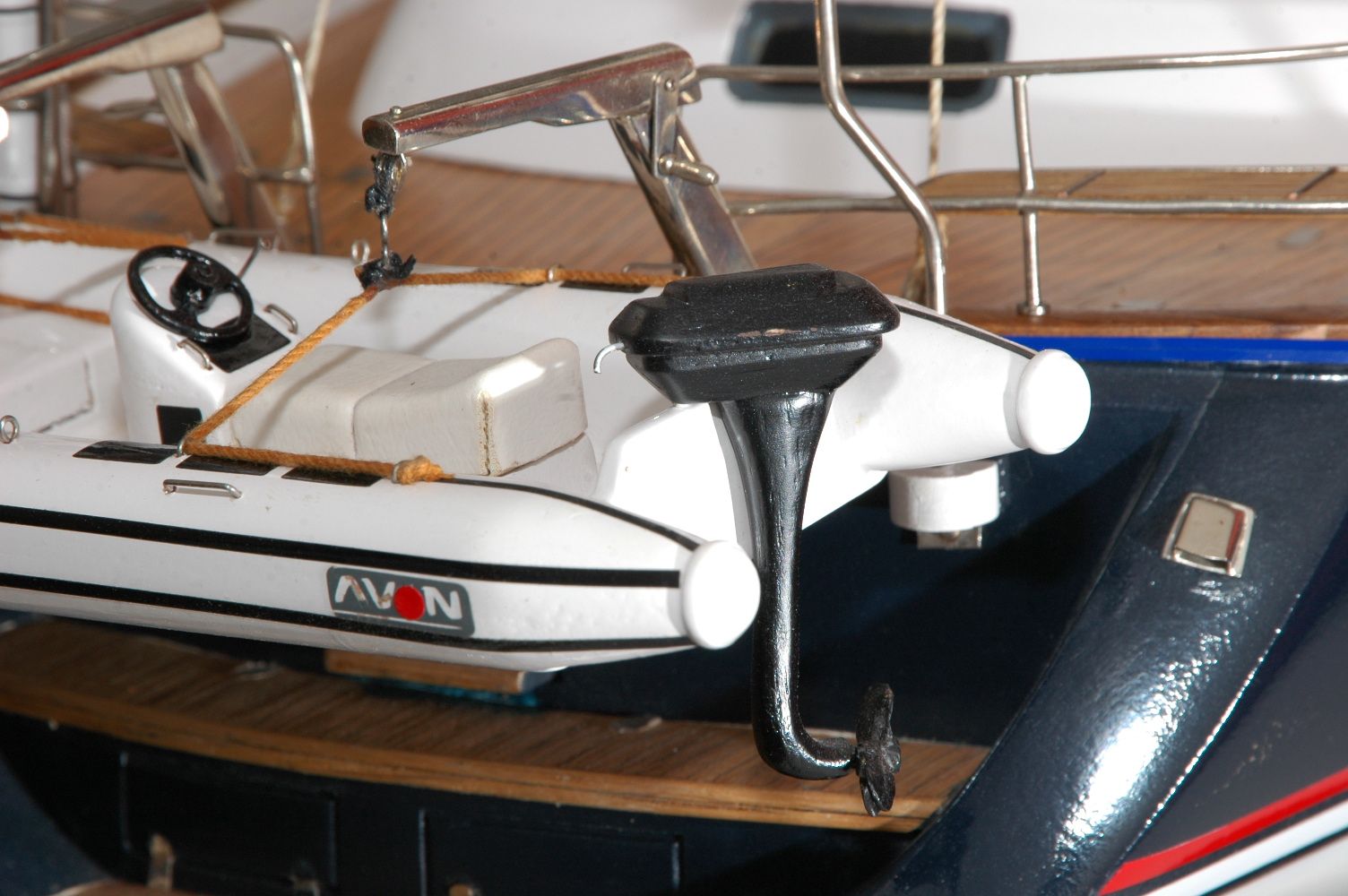 555-6279-Discovery-55-model-yacht