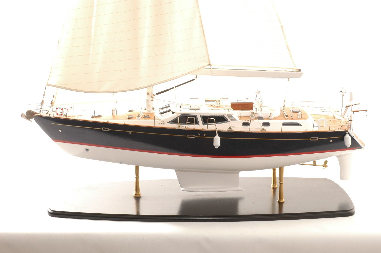 555-6280-Discovery-55-model-yacht