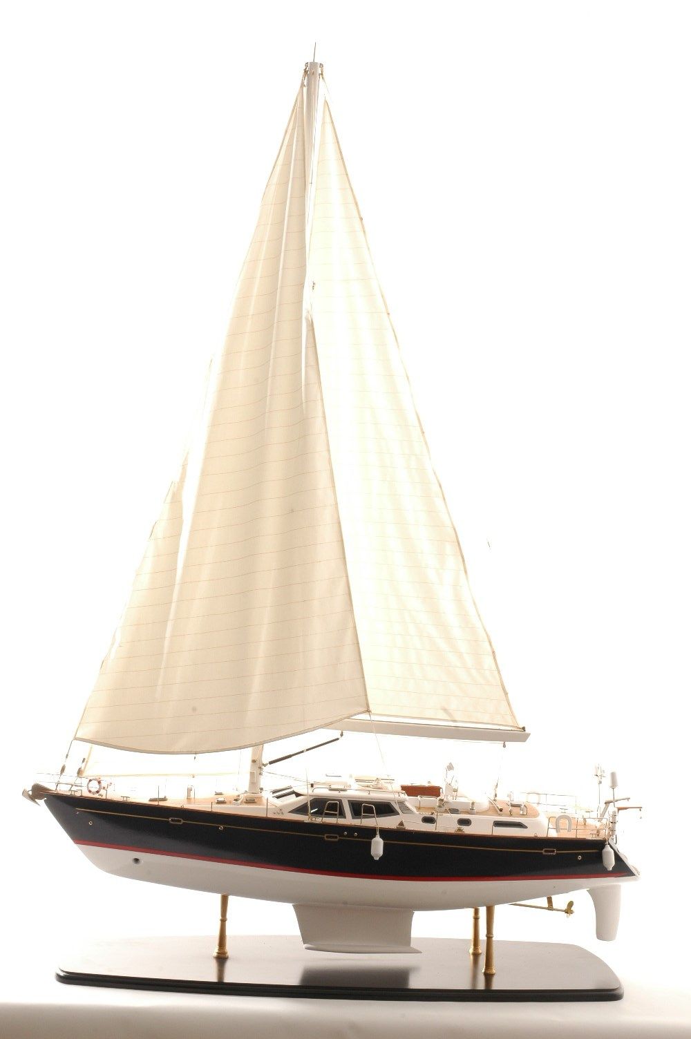 555-6281-Discovery-55-model-yacht