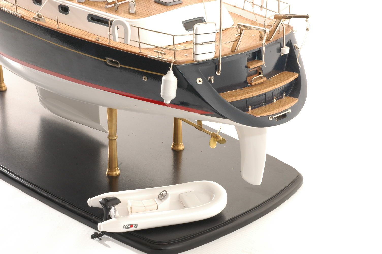 555-6283-Discovery-55-model-yacht