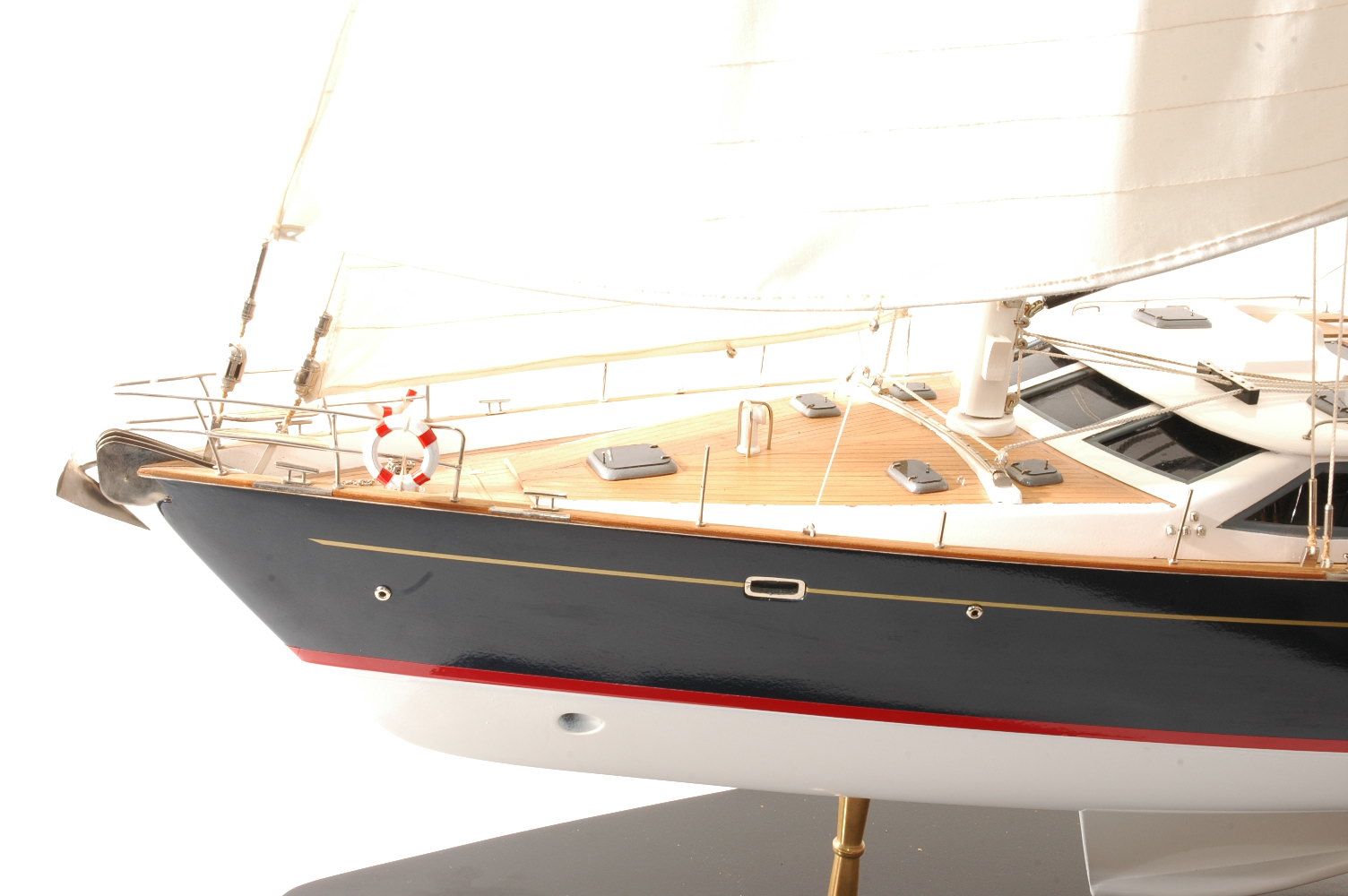 555-6285-Discovery-55-model-yacht
