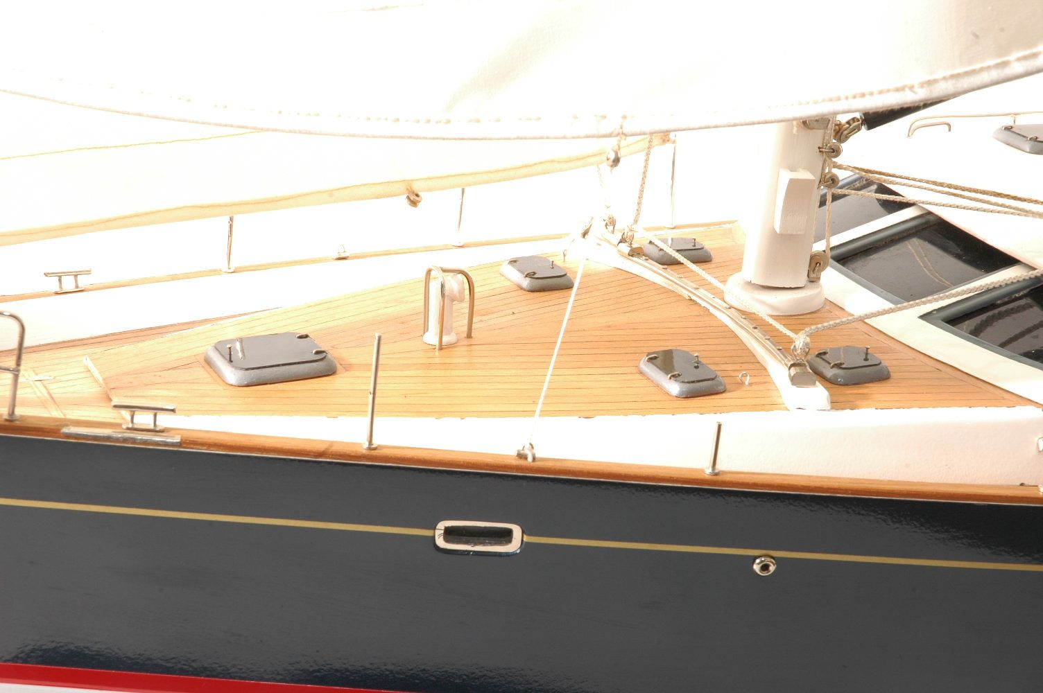 555-6286-Discovery-55-model-yacht