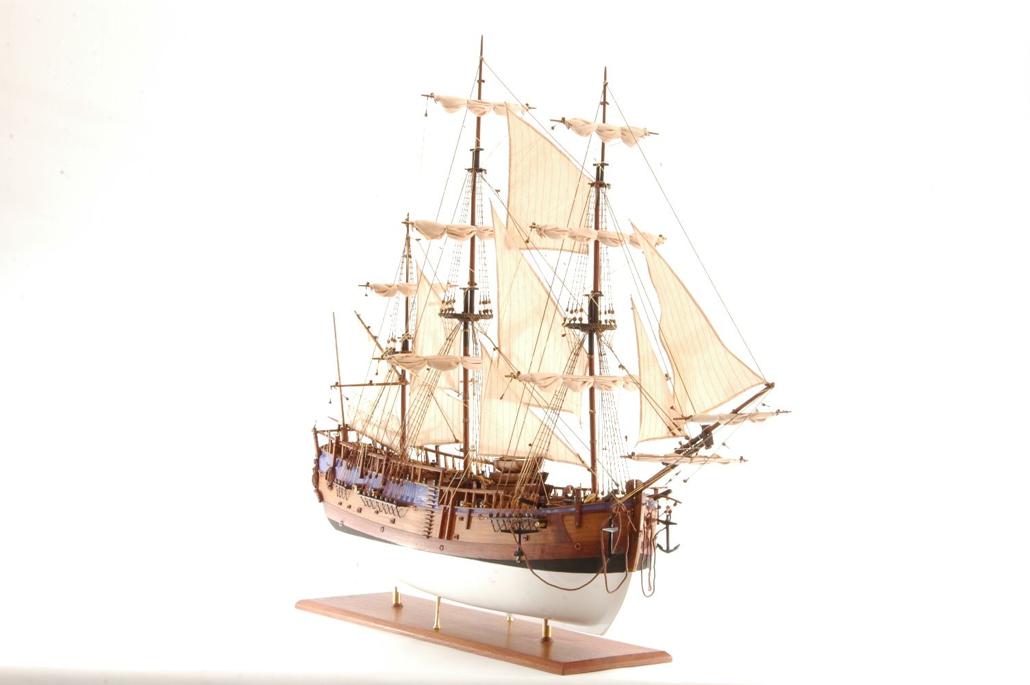 571-7299-HMS-Endeavour-model-ship-Premier-Range