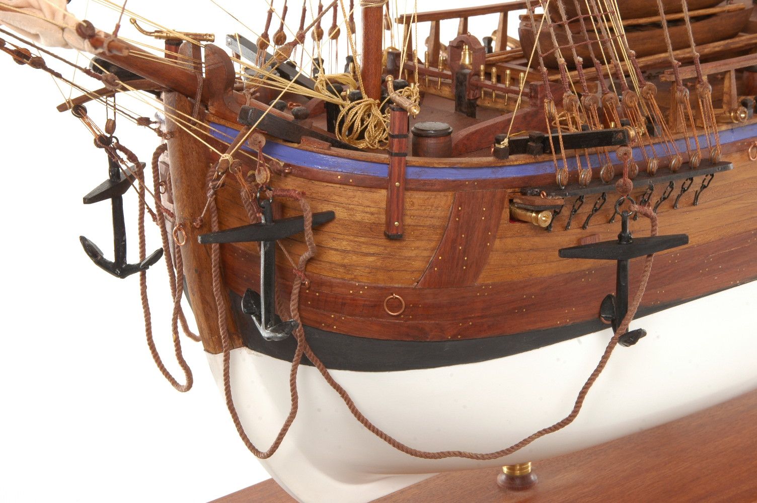 571-7300-HMS-Endeavour-model-ship-Premier-Range