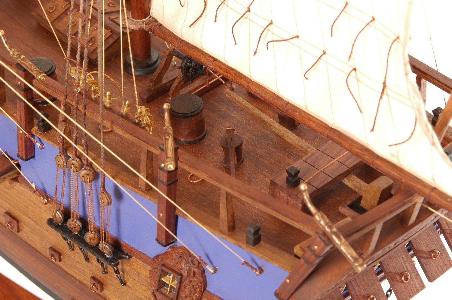 571-7301-HMS-Endeavour-model-ship-Premier-Range
