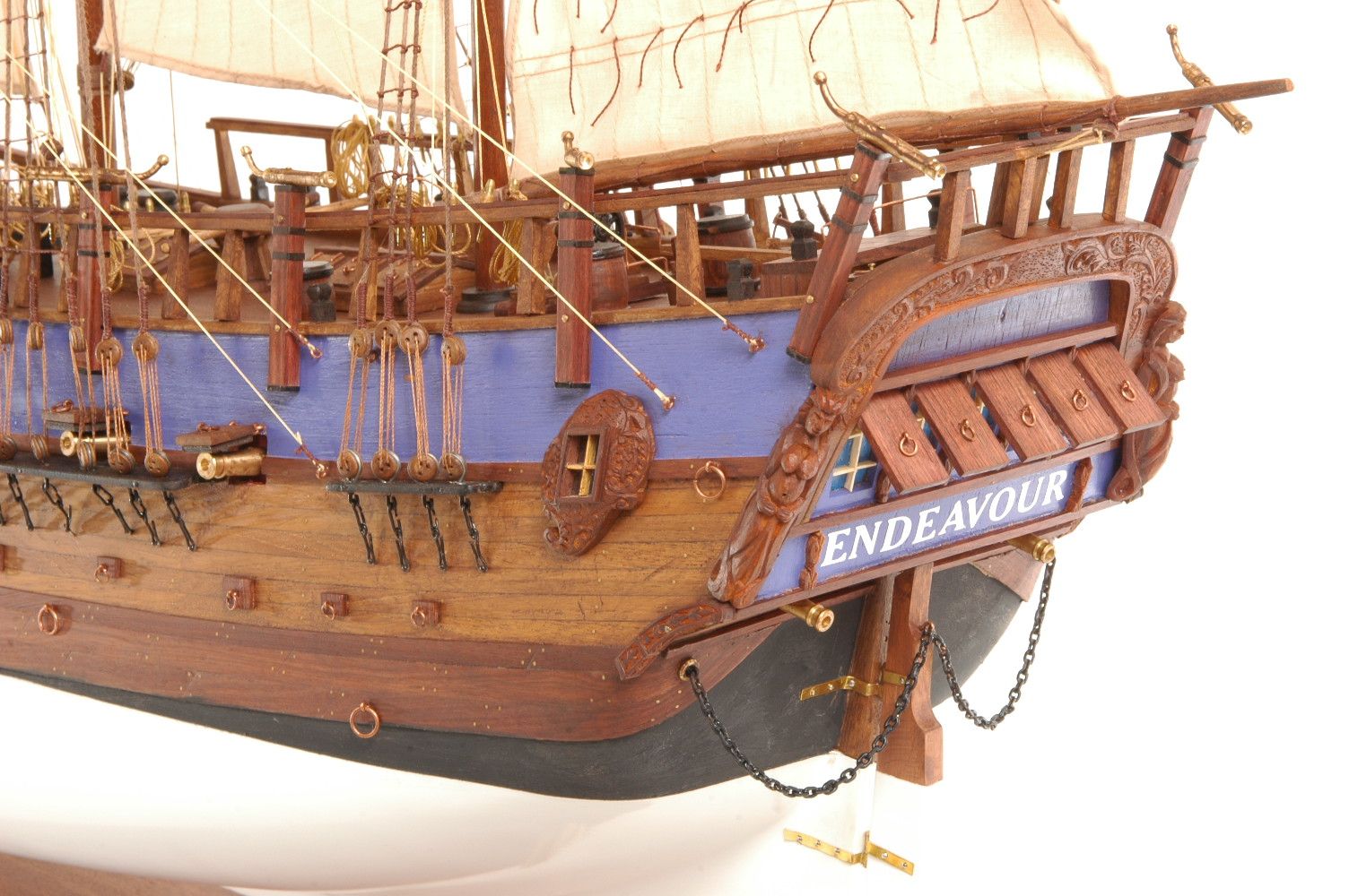 571-7302-HMS-Endeavour-model-ship-Premier-Range