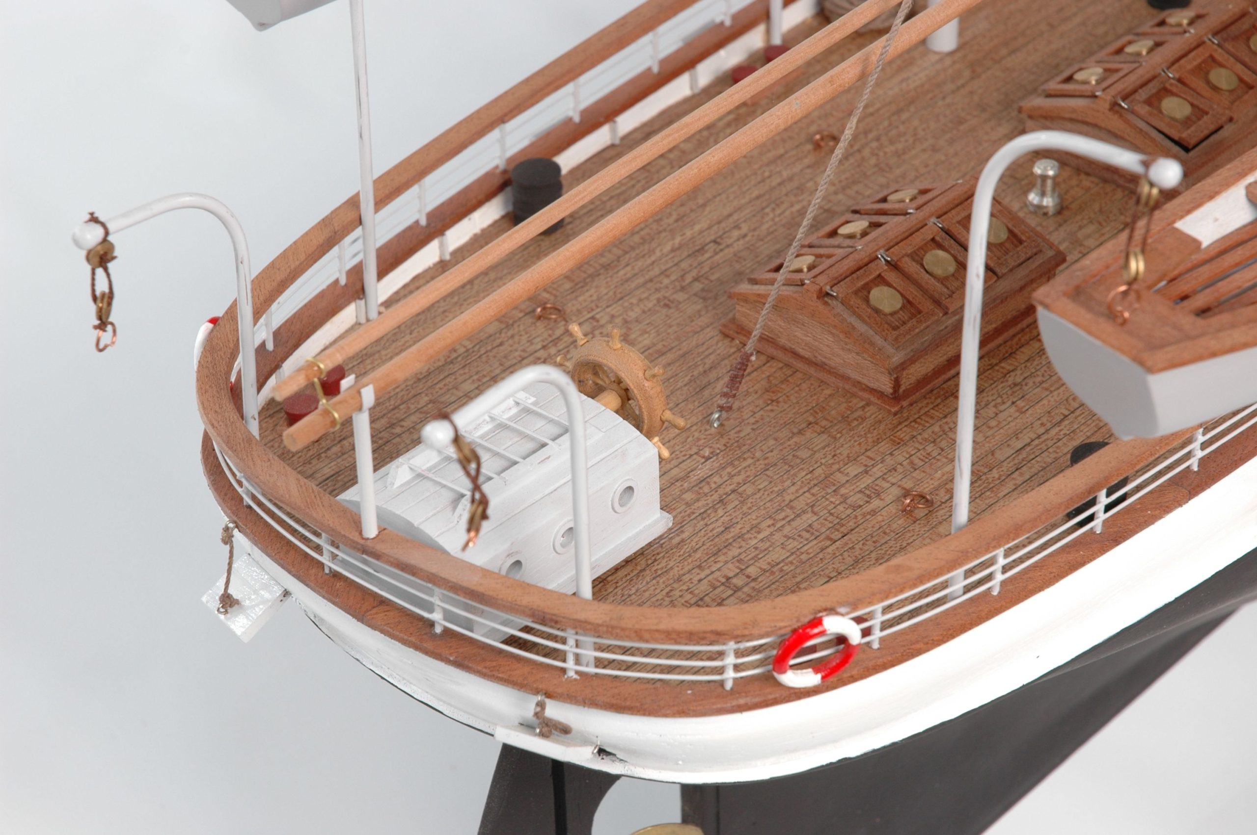 671-6324-G-G-Loudon-Ship-Model-Small-Premier-Range-scaled-1