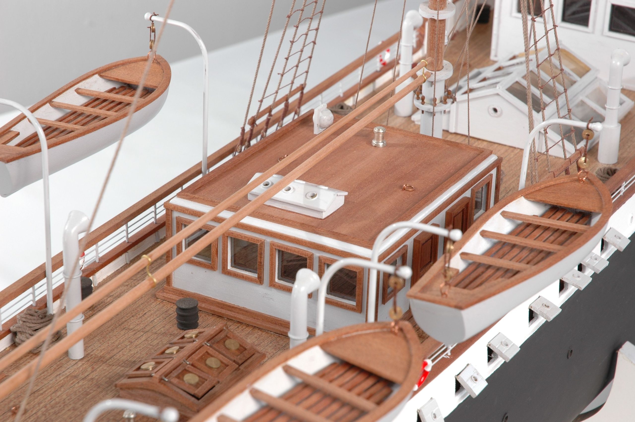 671-6325-G-G-Loudon-Ship-Model-Small-Premier-Range-scaled-1