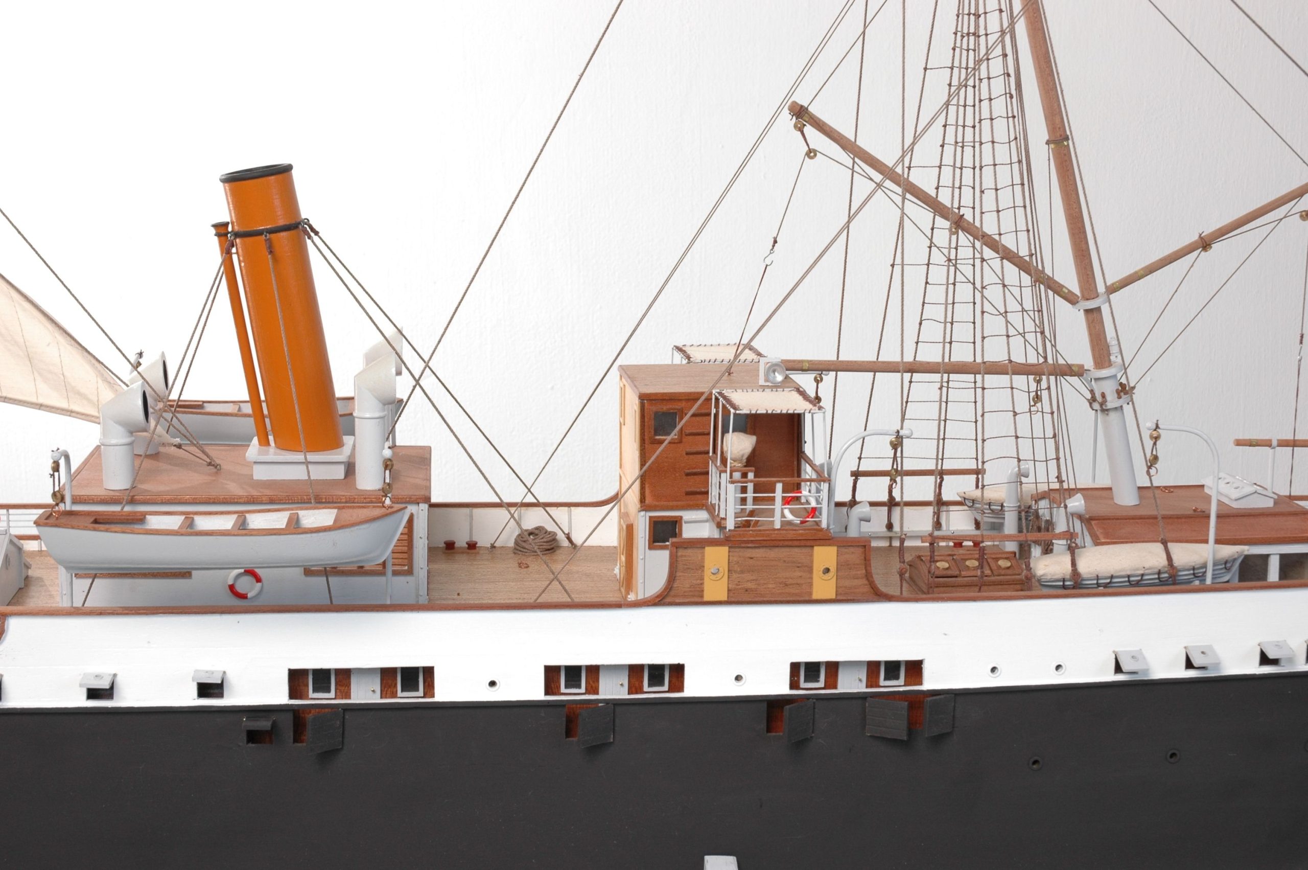 671-6330-G-G-Loudon-Ship-Model-Small-Premier-Range-scaled-1