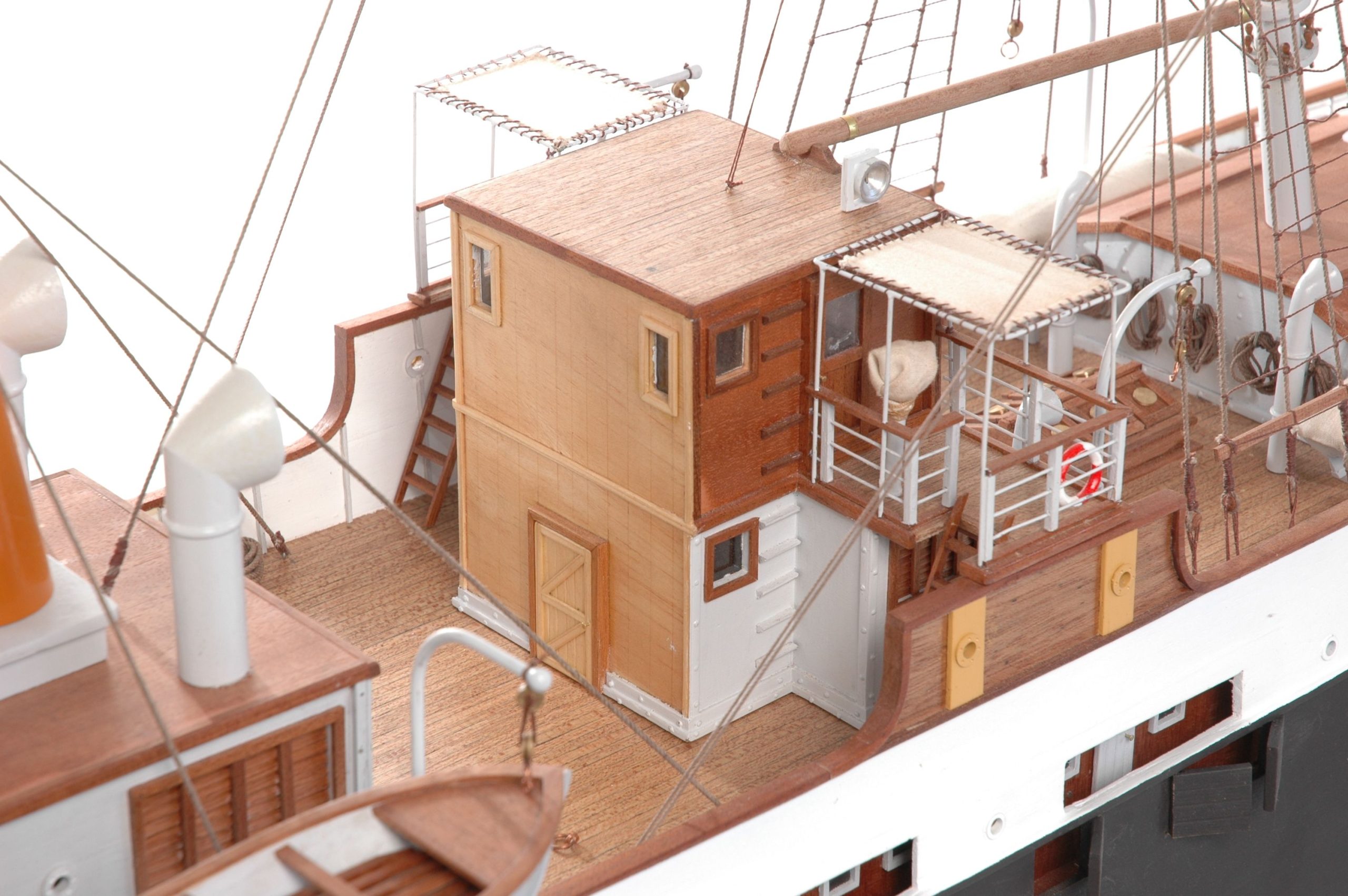 671-6331-G-G-Loudon-Ship-Model-Small-Premier-Range-scaled-1