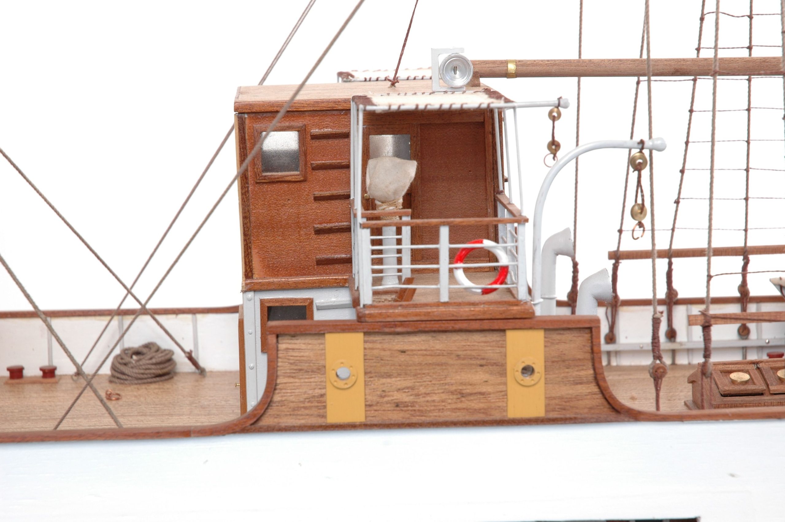 671-6336-G-G-Loudon-Ship-Model-Small-Premier-Range-scaled-1