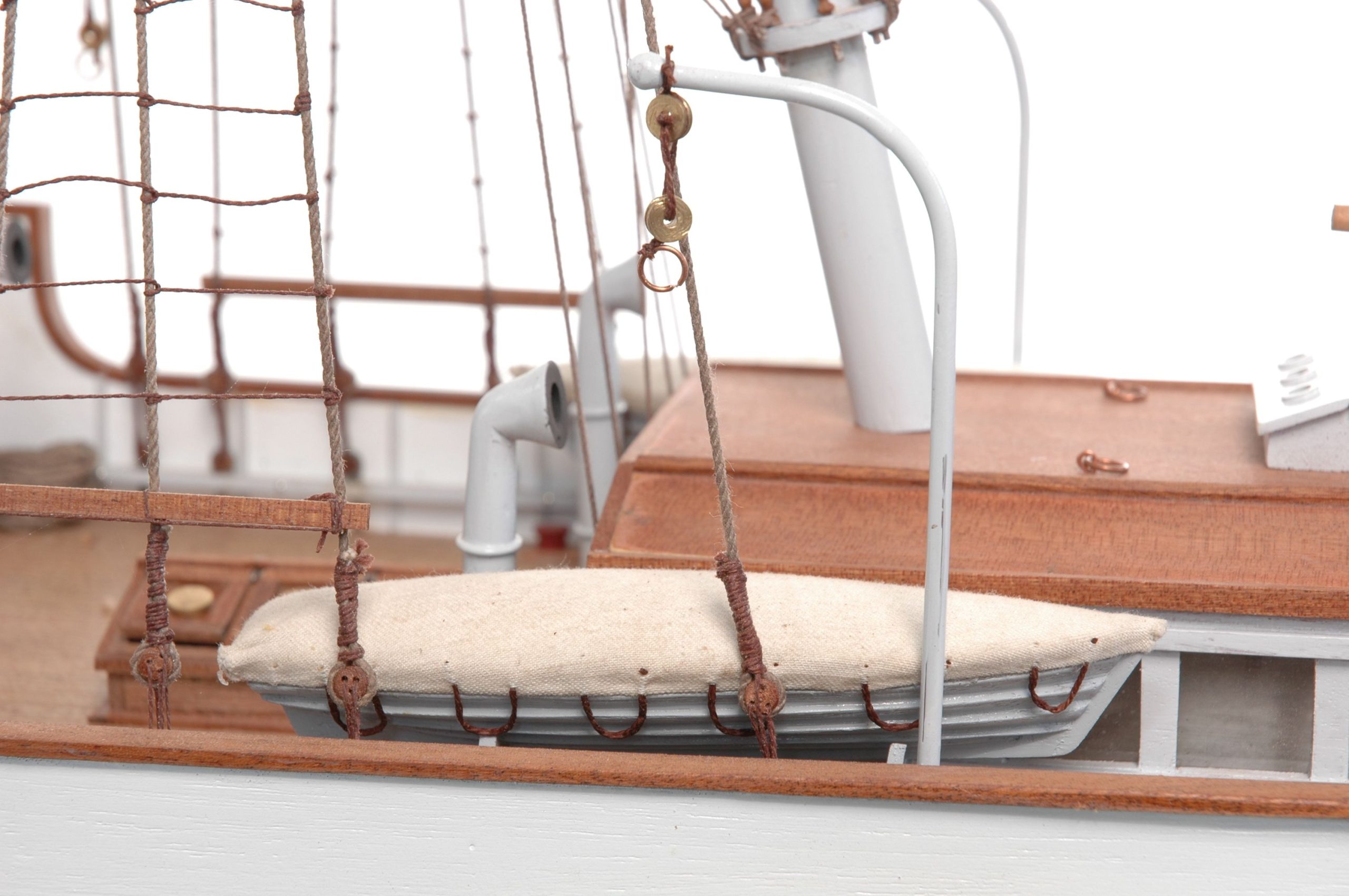 671-6338-G-G-Loudon-Ship-Model-Small-Premier-Range-scaled-1