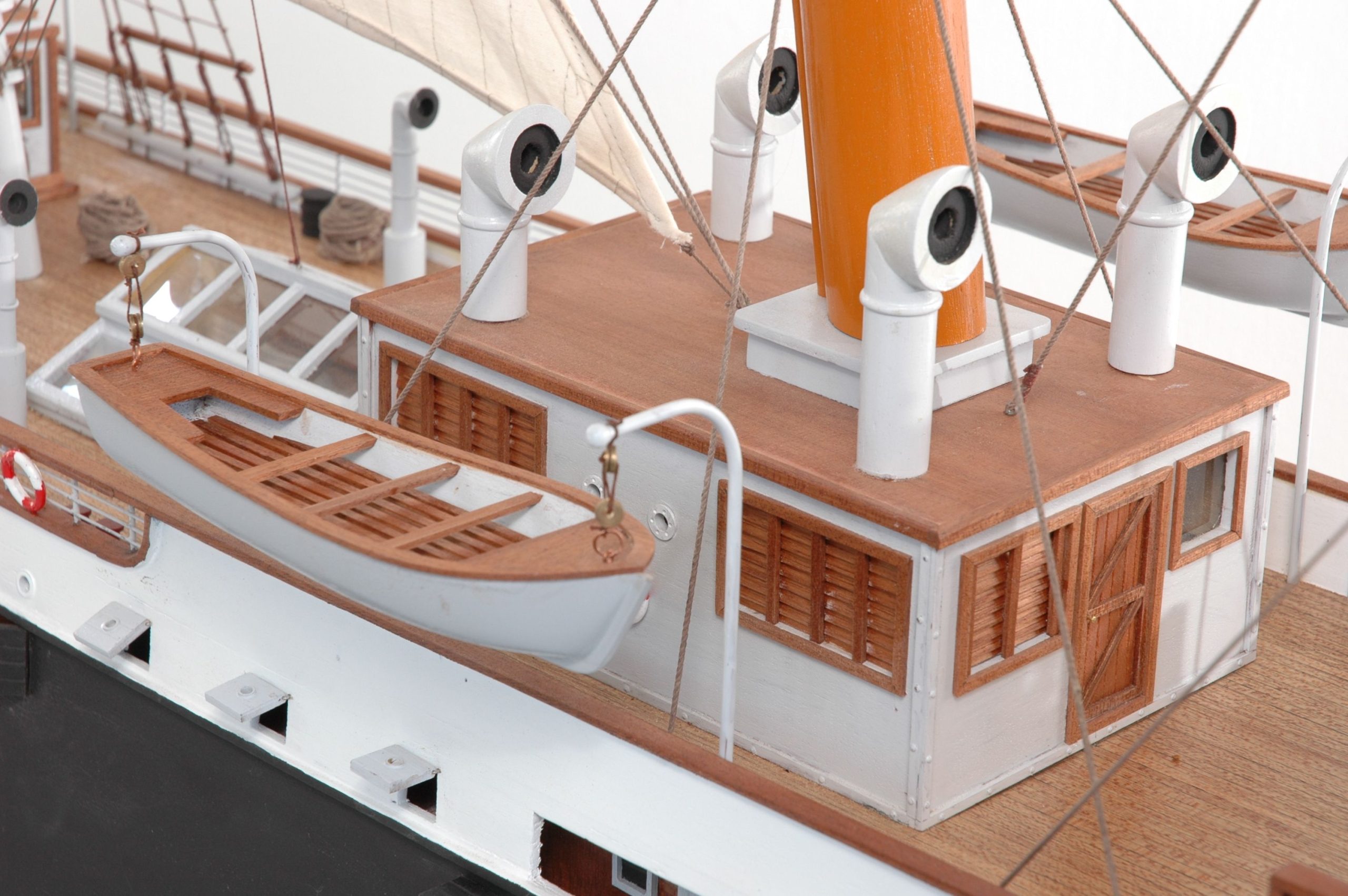 671-6339-G-G-Loudon-Ship-Model-Small-Premier-Range-scaled-1