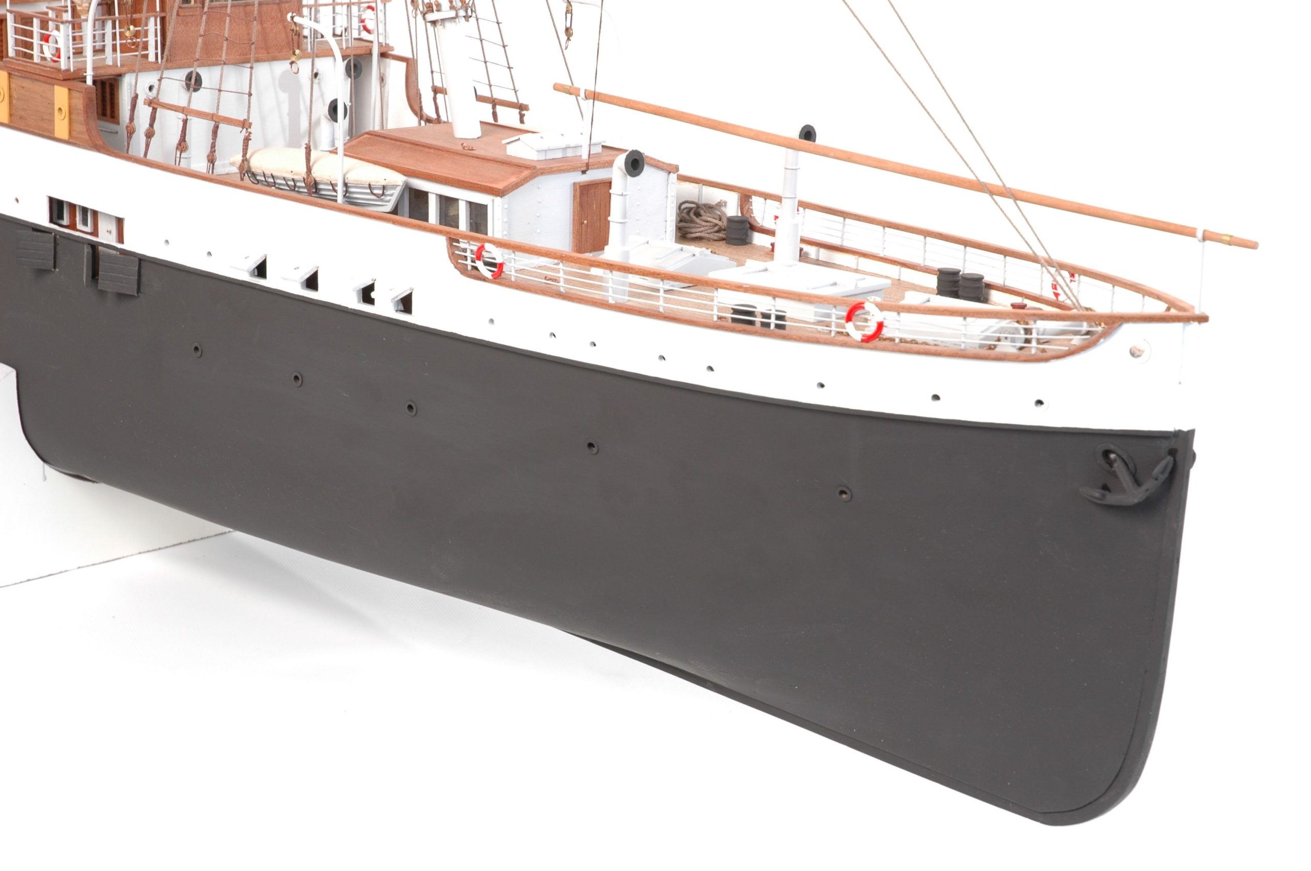671-6341-G-G-Loudon-Ship-Model-Small-Premier-Range-scaled-1