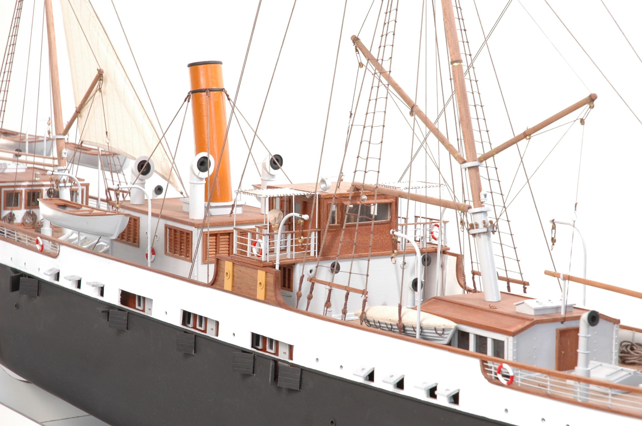 671-6342-G-G-Loudon-Ship-Model-Small-Premier-Range-scaled-1