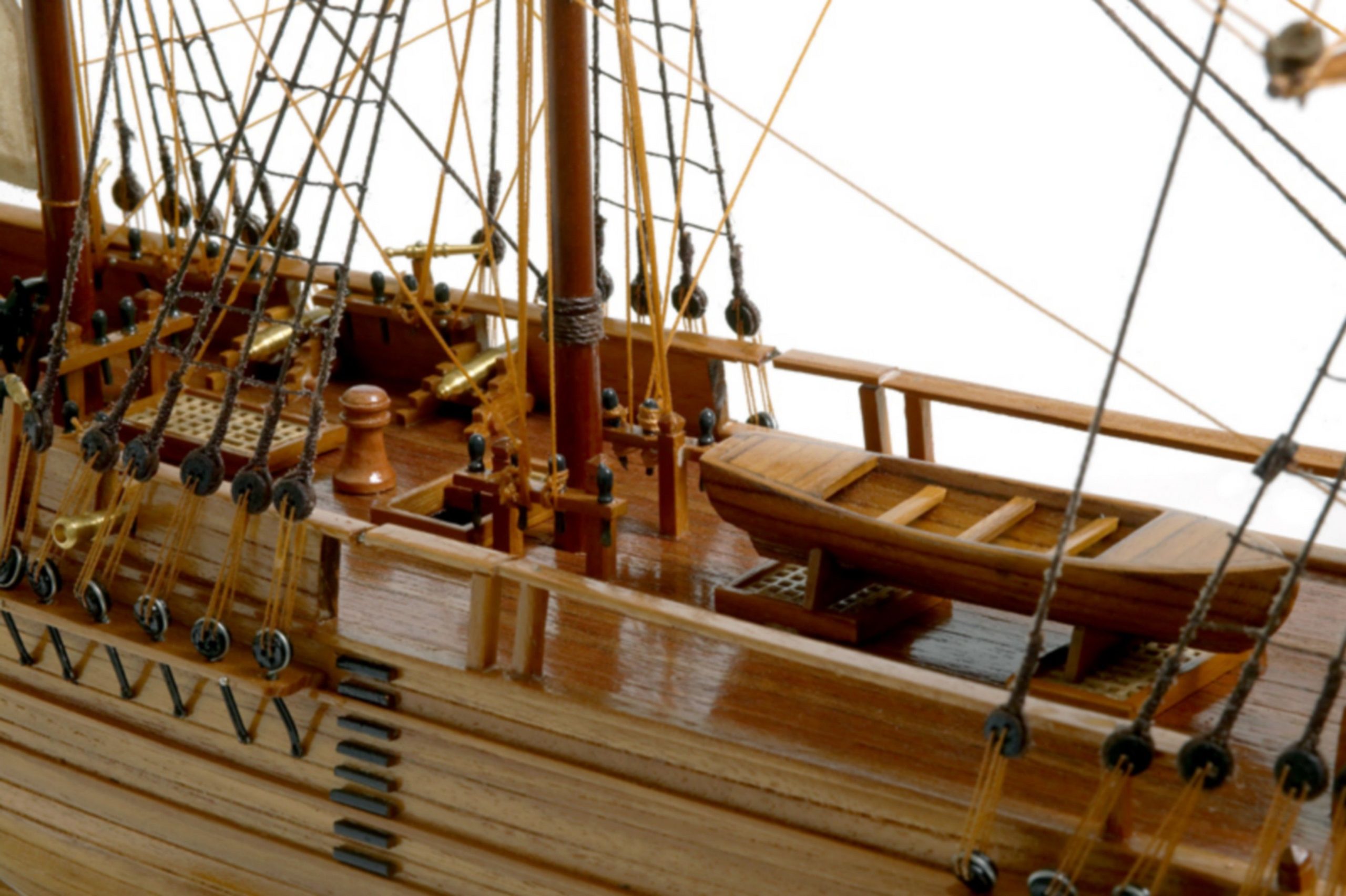 124-8126-HMS-Bounty-Model-Ship-Superior-Range-scaled