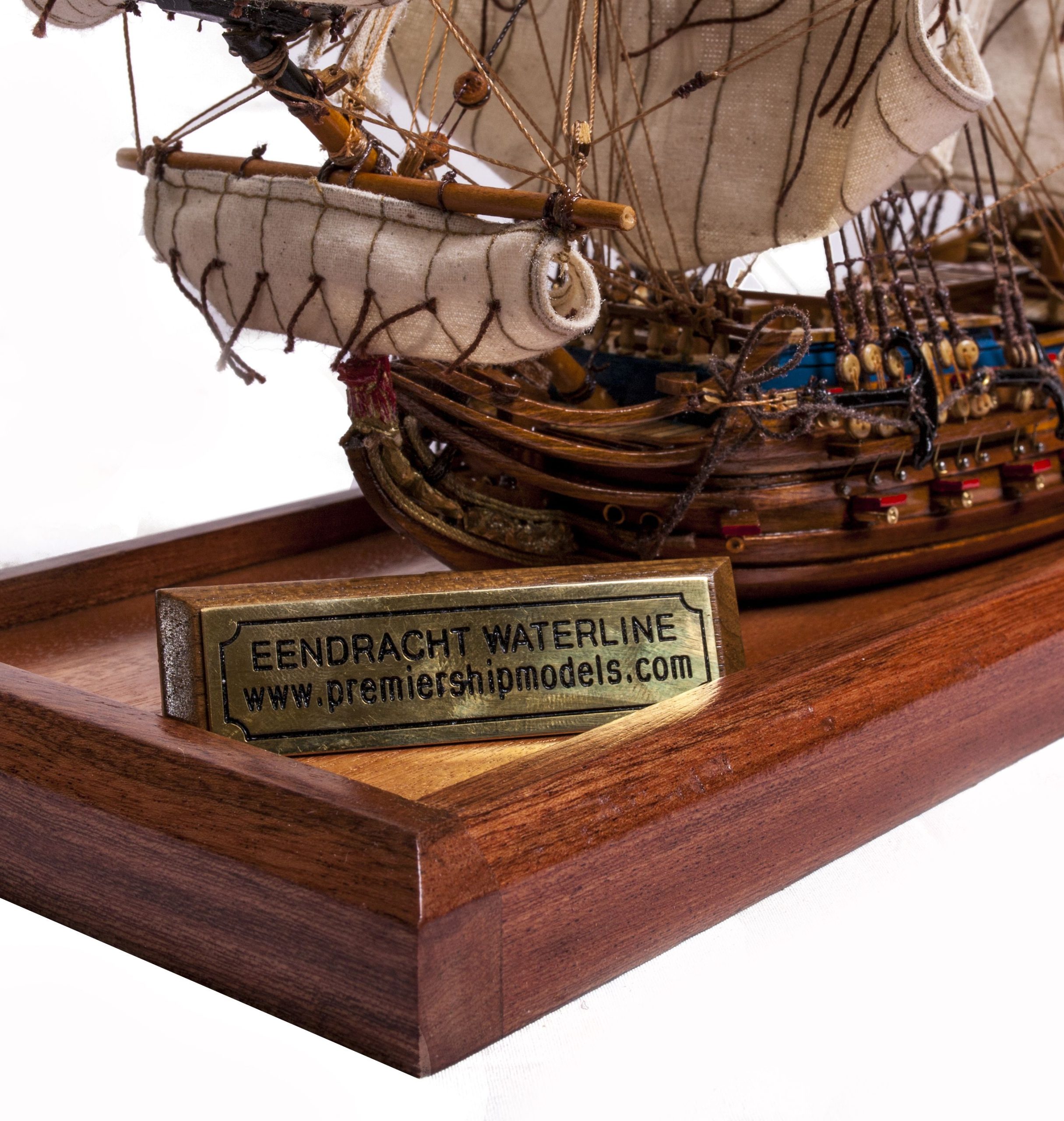 1520-9042-Eendracht-Waterline-scaled