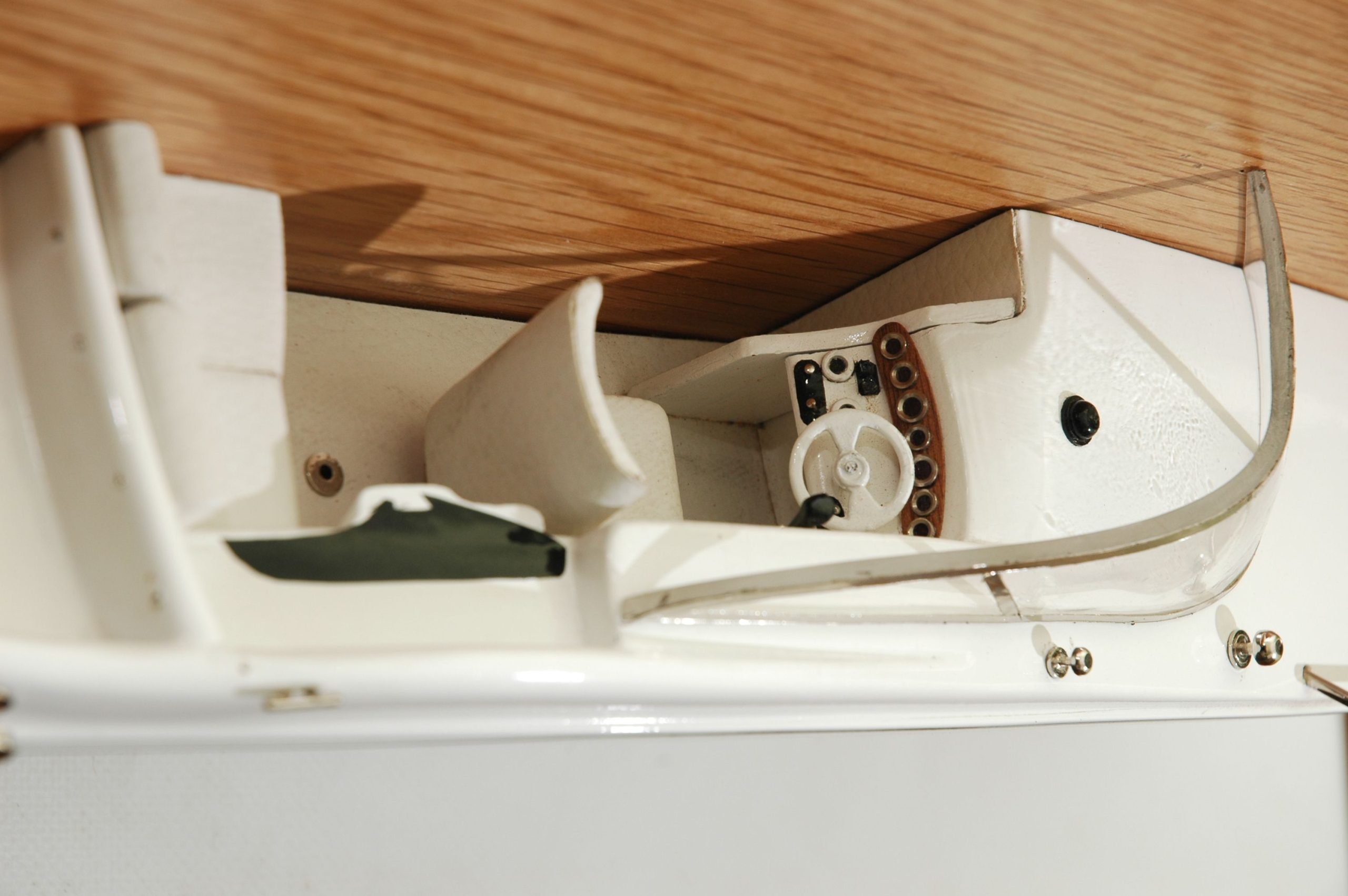 339-5984-Sea-Ray-225-Weekender-2001-half-model-scaled