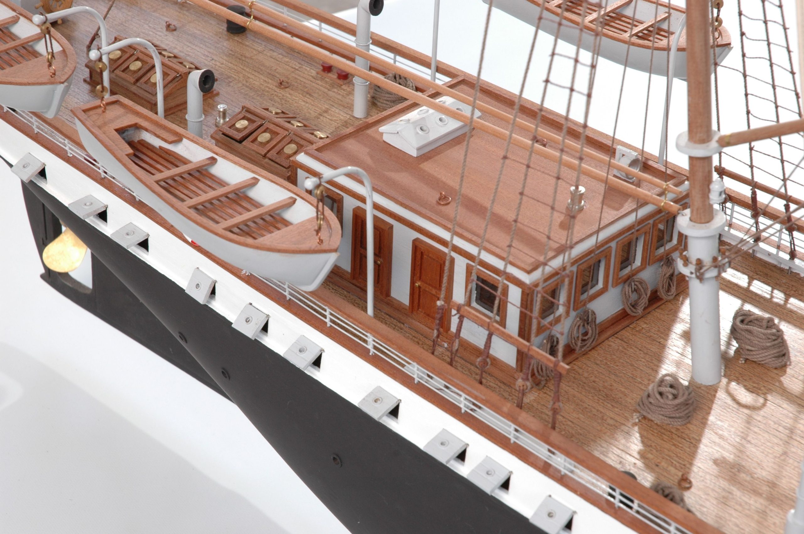 671-6327-G-G-Loudon-Ship-Model-Small-Premier-Range-scaled