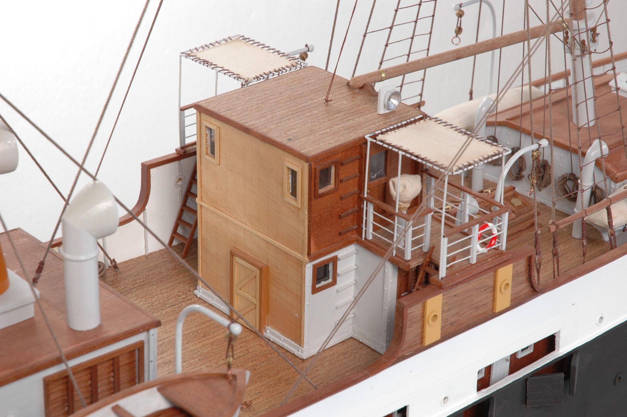 671-6329-G-G-Loudon-Ship-Model-Small-Premier-Range-scaled