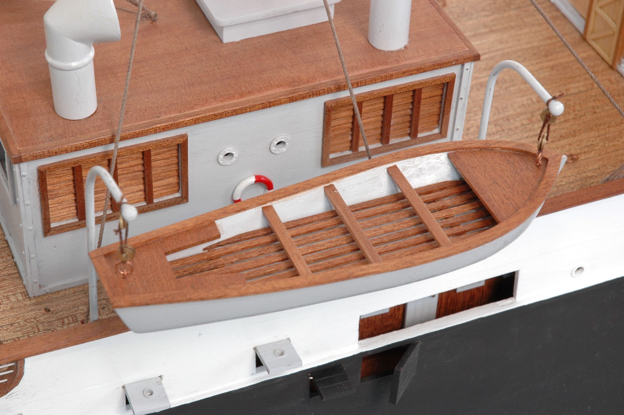 671-6334-G-G-Loudon-Ship-Model-Small-Premier-Range-scaled
