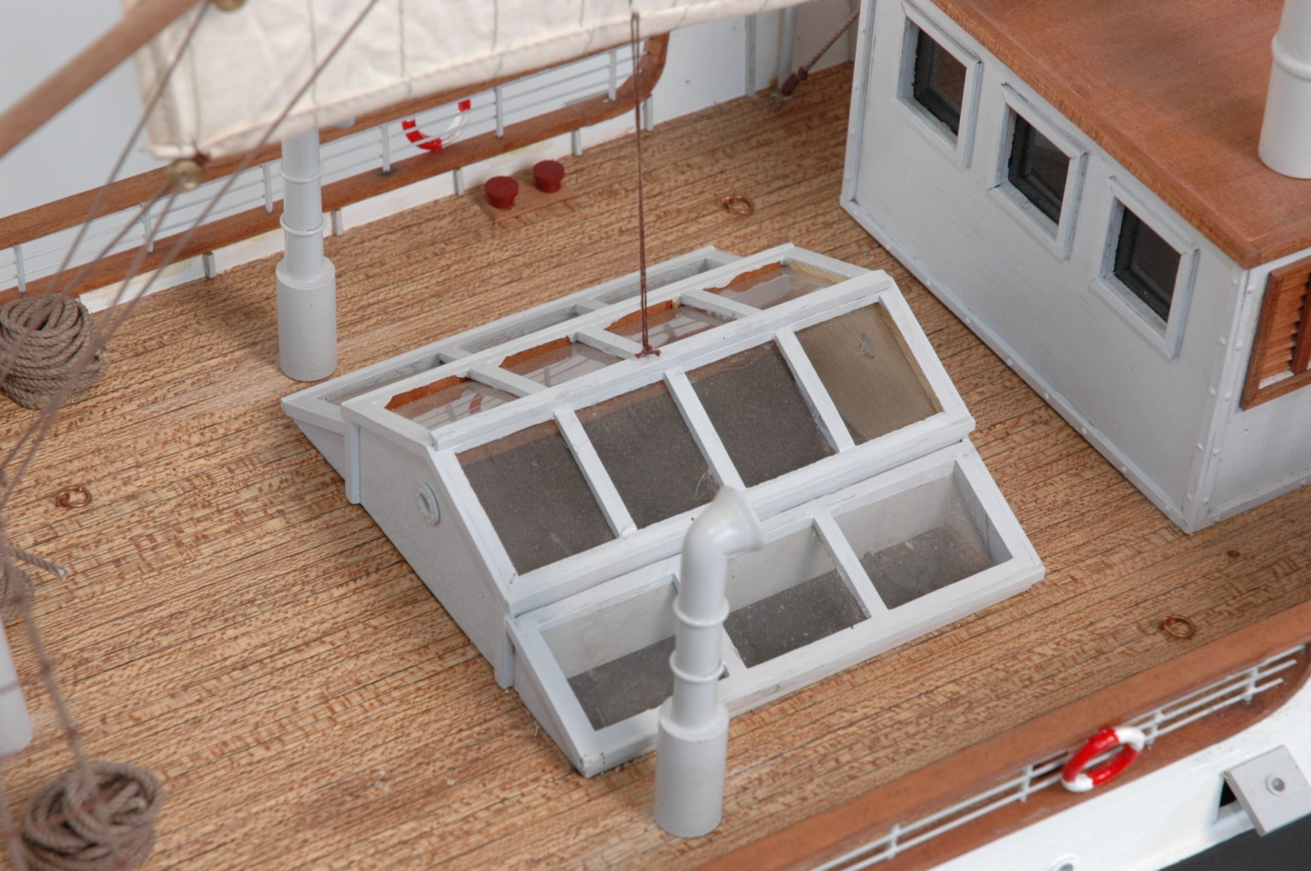 671-6335-G-G-Loudon-Ship-Model-Small-Premier-Range-scaled