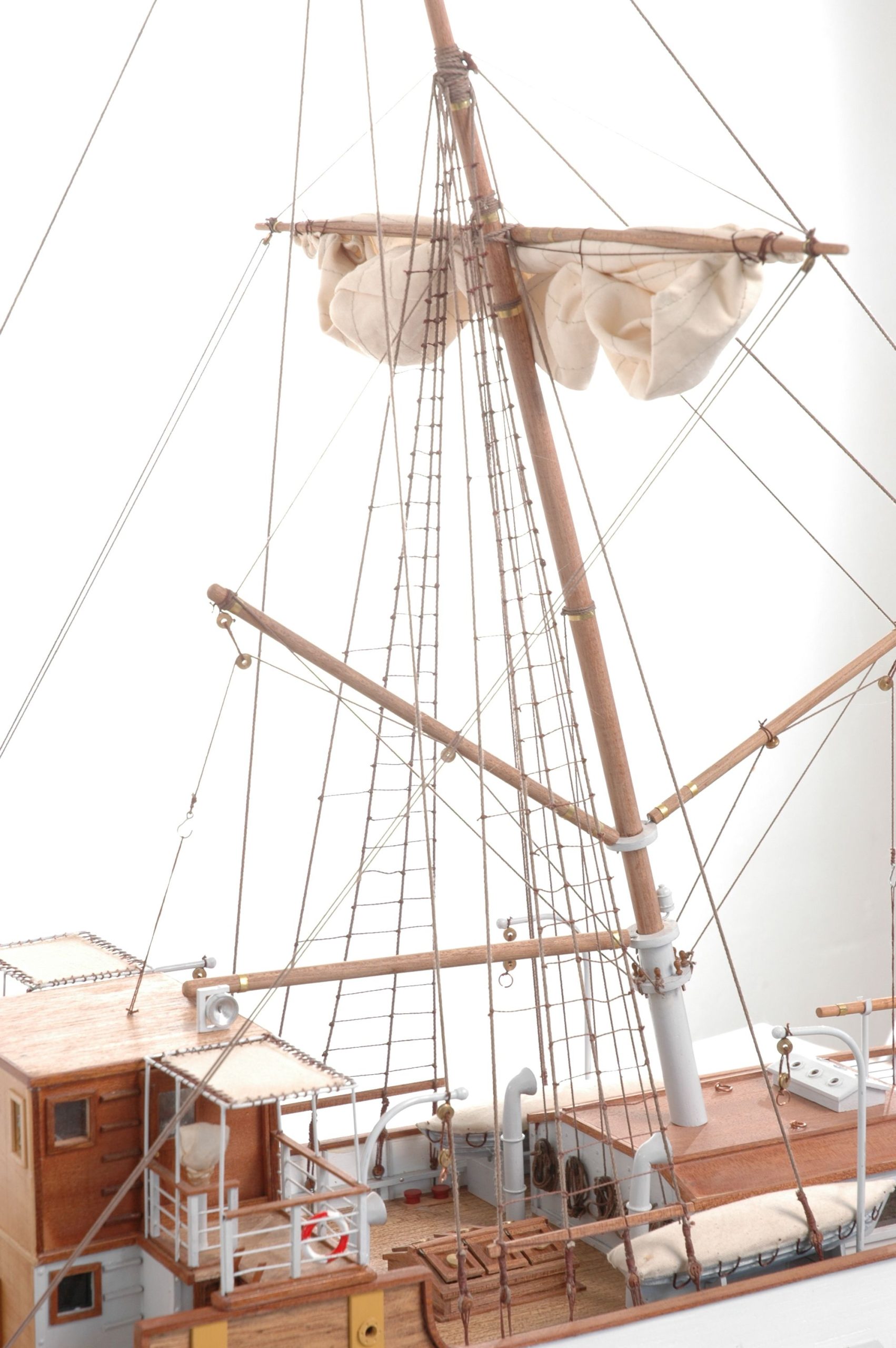 671-6340-G-G-Loudon-Ship-Model-Small-Premier-Range-scaled